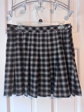 Black & White Plaid Pleated Skirt - Women